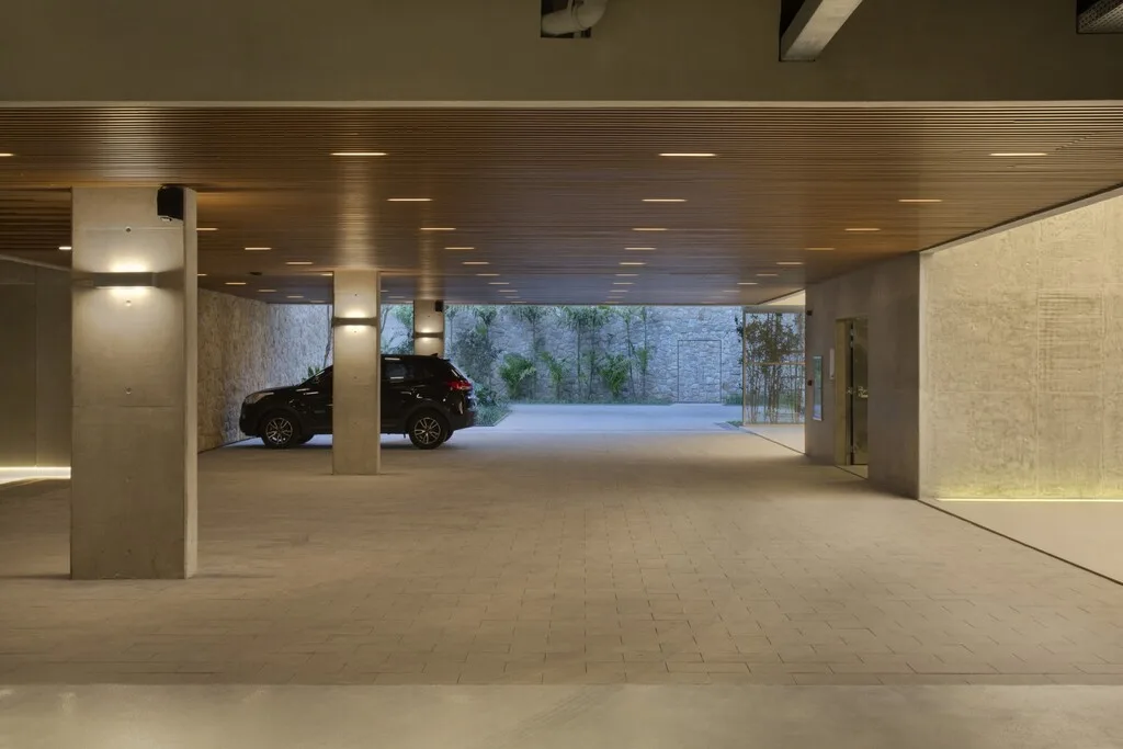 Casa Brasileira Itaim: Garagem
