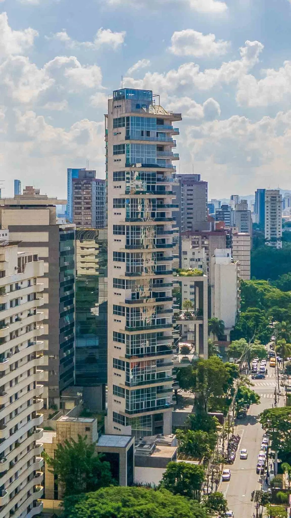 Celebrity: Fachada