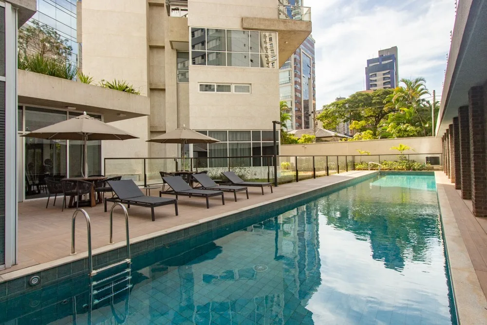 Celebrity: Piscina