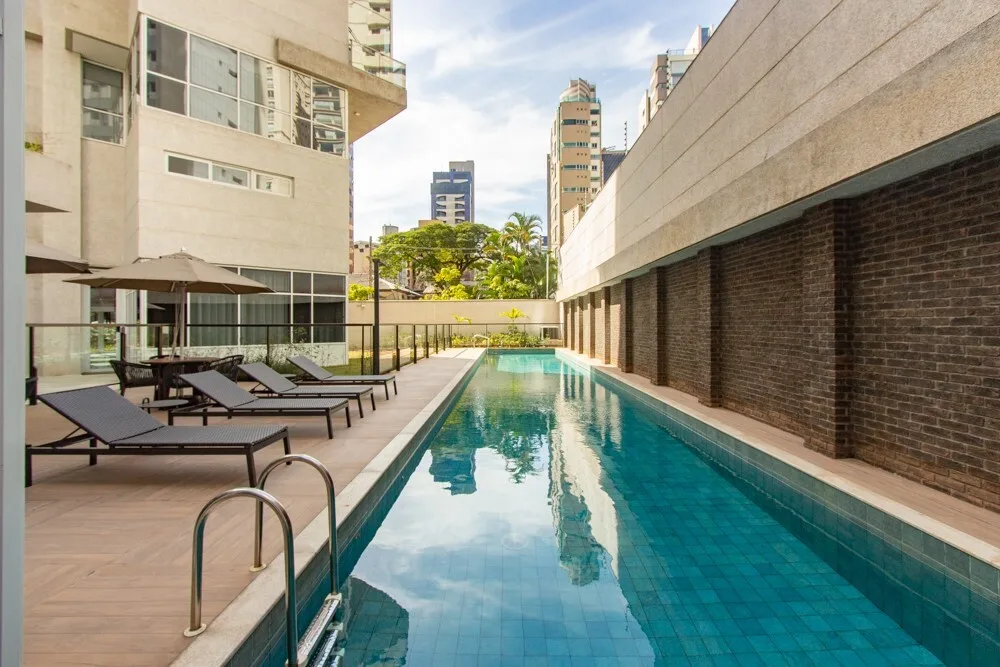 Celebrity: Piscina