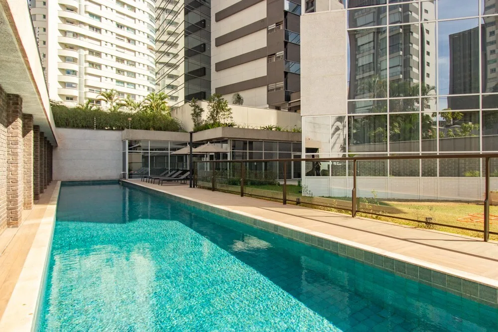 Celebrity: Piscina