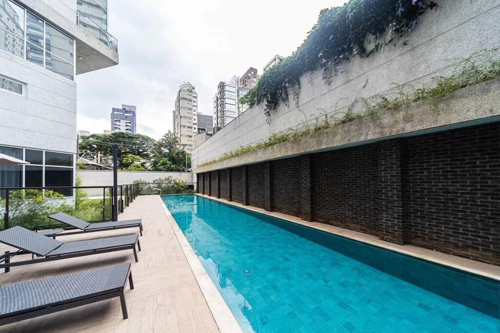 Celebrity: Piscina