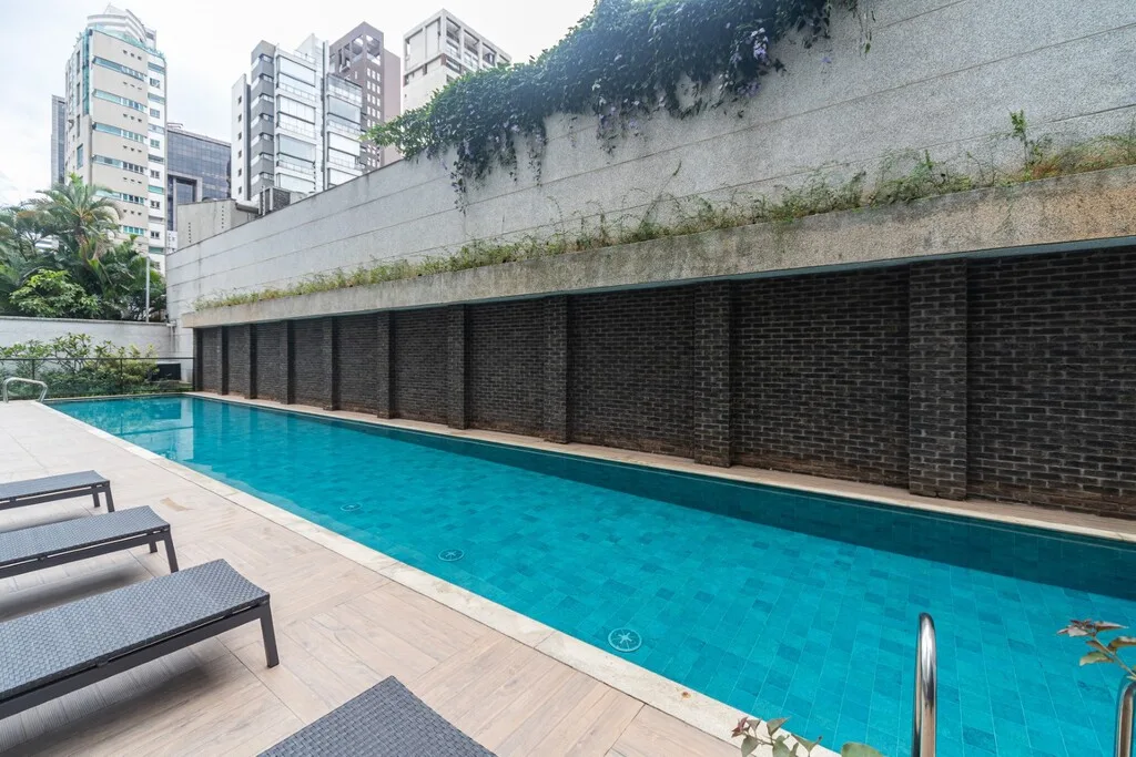 Celebrity: Piscina