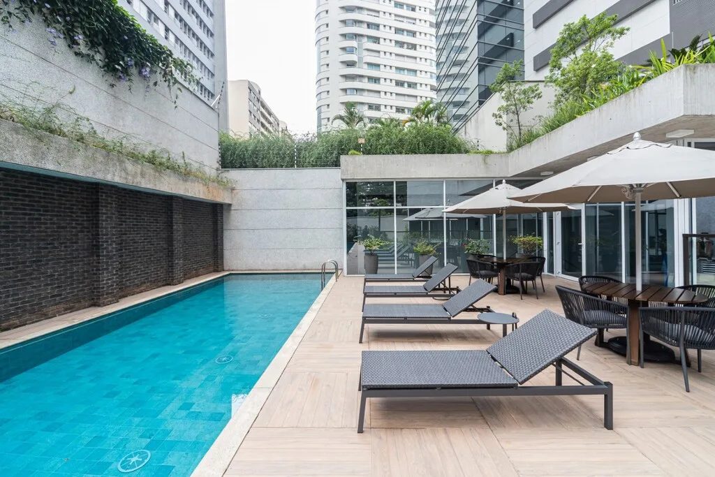Celebrity: Piscina