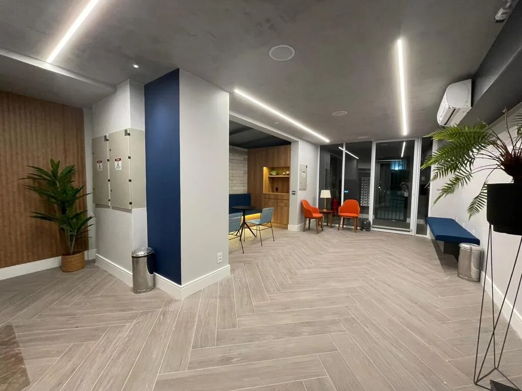 Free Home: Hall