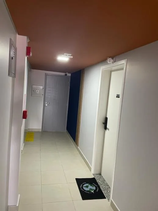 Free Home: Hall