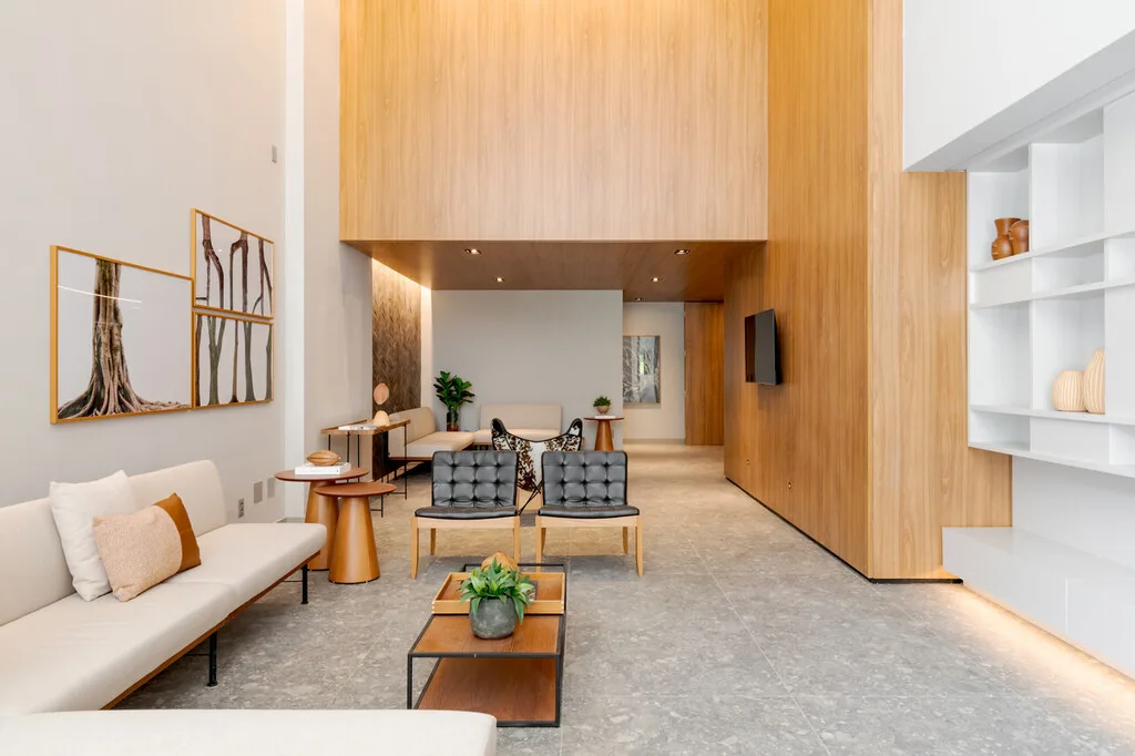 Indi 70: Hall