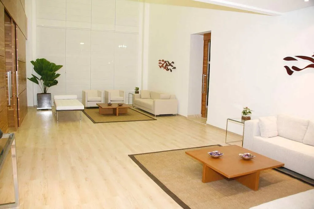 NYC Berrini: Hall